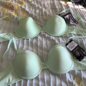 Brand NWT Lt lime green 36C Enchanted Seamless Bra